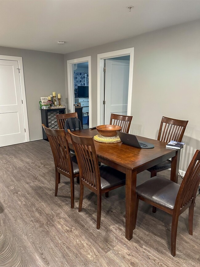 Building Photo - 9 Monarch Wy Unit 101