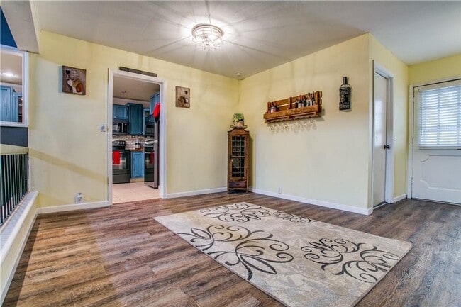 Photo - Beautifully Crafted 2/2.5/2 Town Home in Euless!