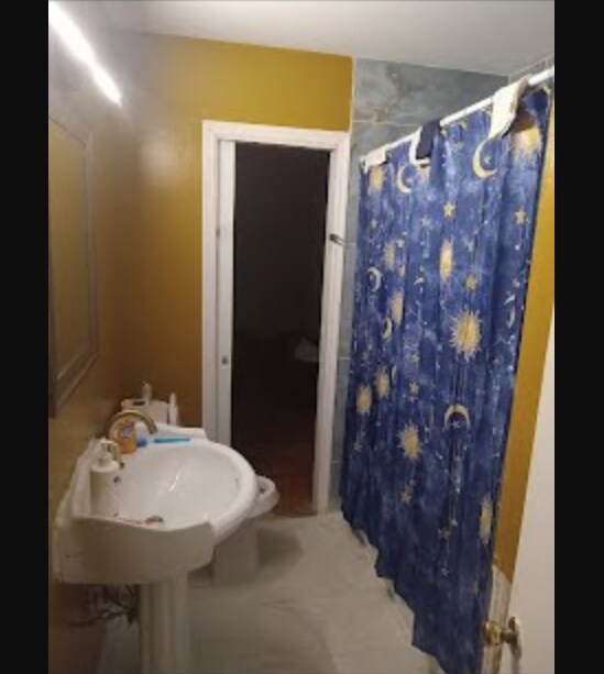 Photo - 654 Maple St