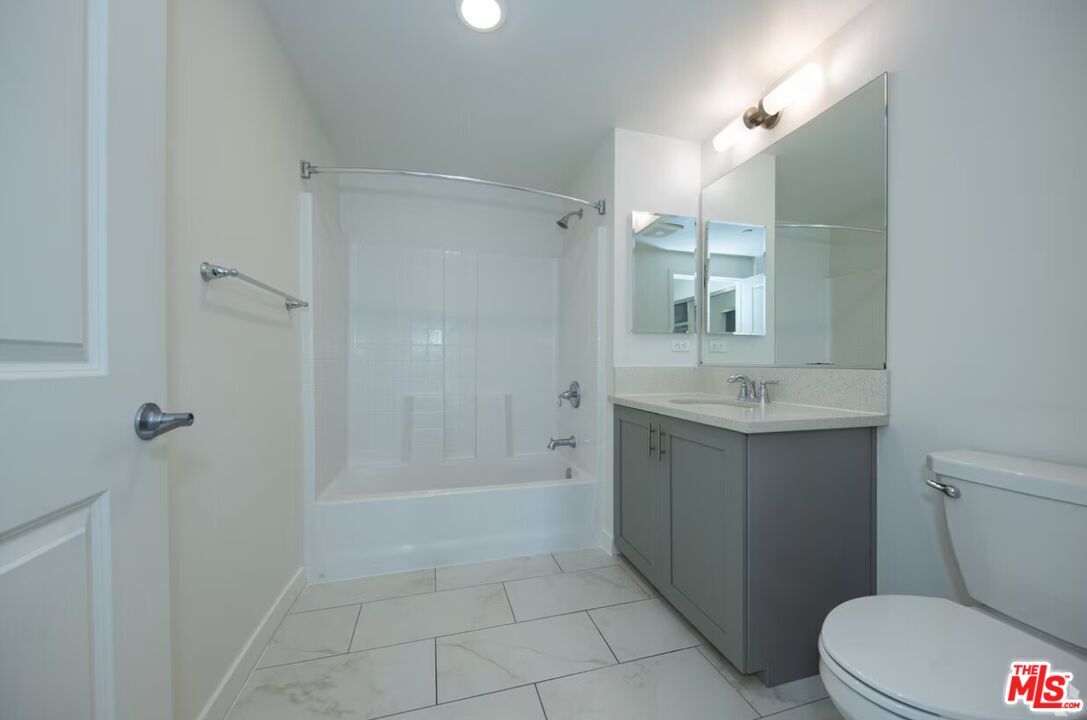 Photo - 1025 S Berendo St Unit 211