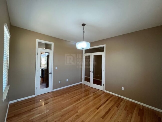 Photo - 325 Stone Creek Dr