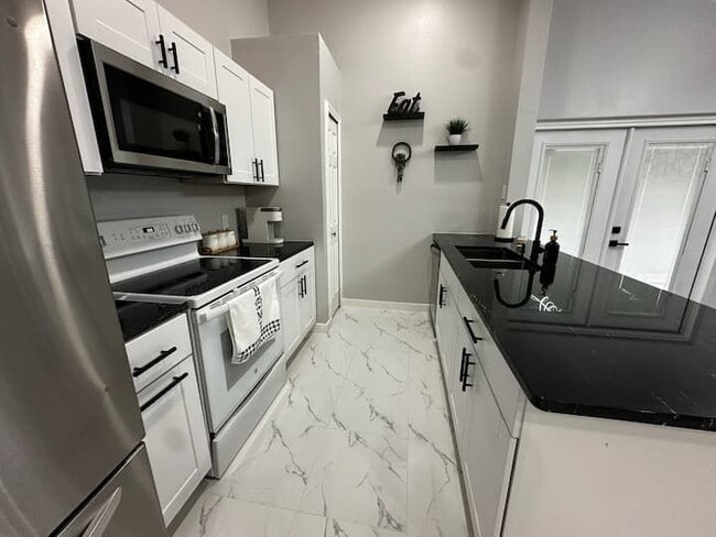 Photo - 6228 Ryegrass St