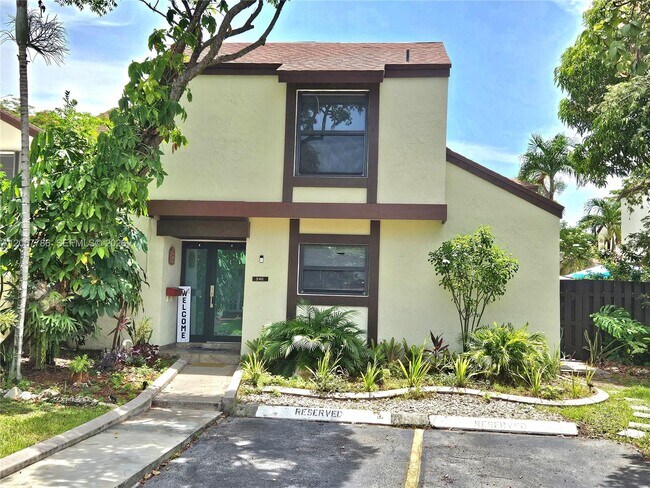 Building Photo - 540 NW 99th Pl Unit 540