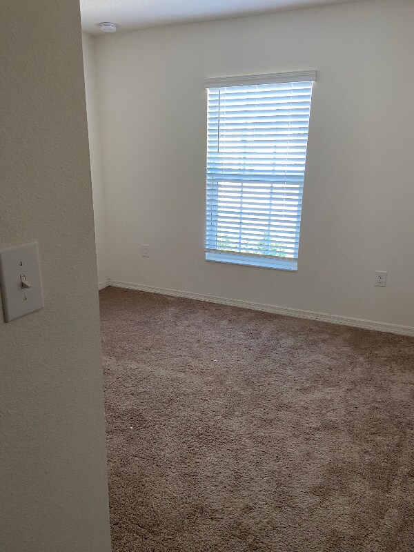 Photo - 195 Athabasca Dr