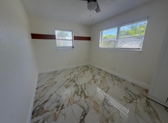 Photo - 2122 NE 1st Ct