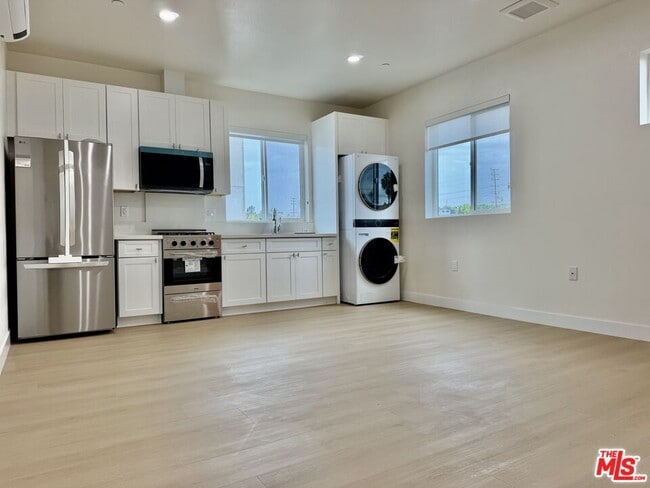 235-235 1/2 N Chicago St Unit 235 1/2