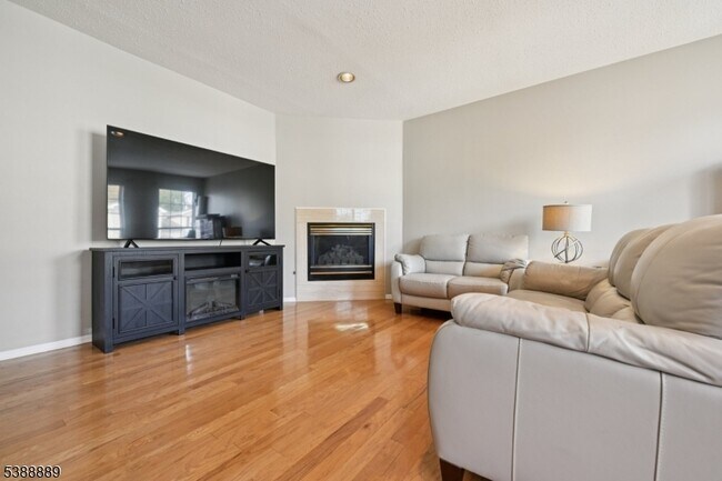 Photo - 7 Wildflower Ln