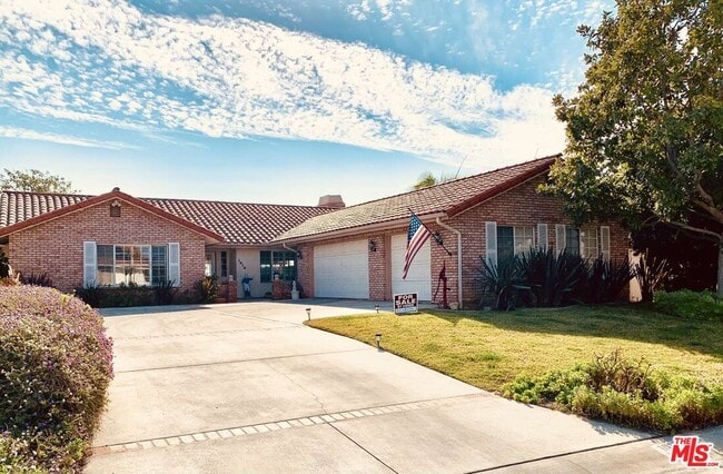 Photo - 1018 Ridge Heights Dr House