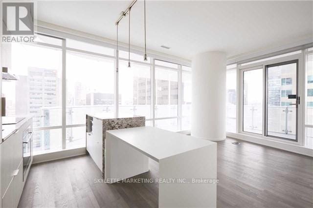 Photo - 1 Bloor St E Unit 3710