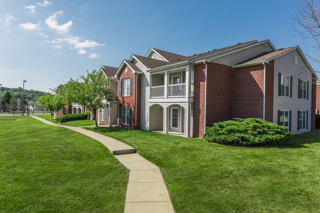 Exterior - Edificio y terreno - Steeplechase Apartments