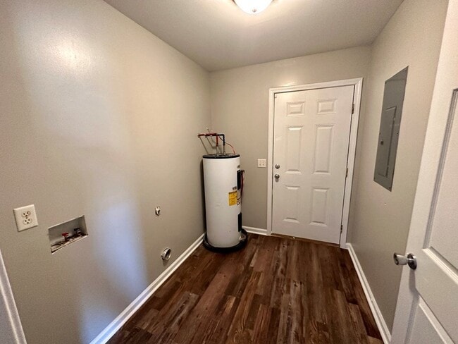 Photo - 305 N College St