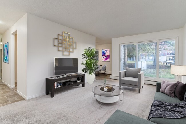 Building Photo - Breton Manor