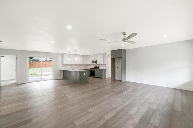 Photo - 9714 Hansford Dr House