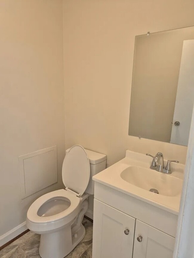 Photo - 215 Ashcroft Dr