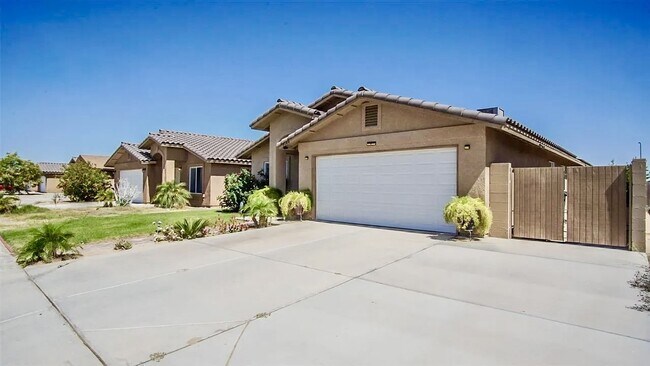 Photo - Gorgeous 4 Bedroom, 2 Bathroom Solar Home in Desert Oasis!