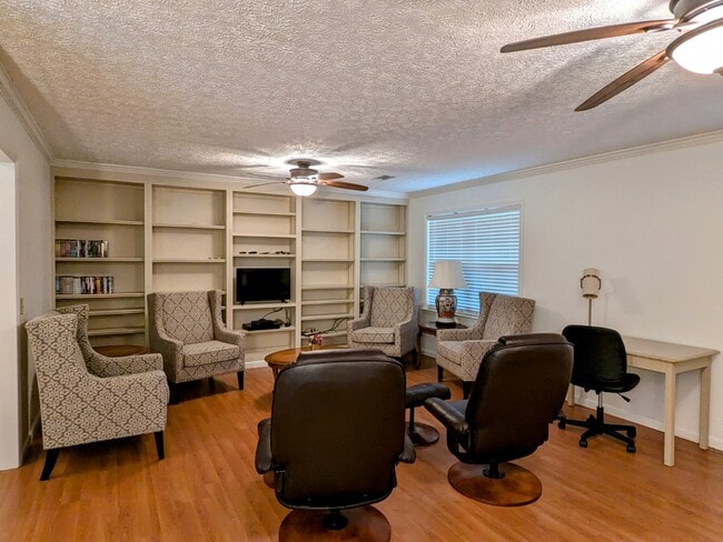 809 McLemore Dr