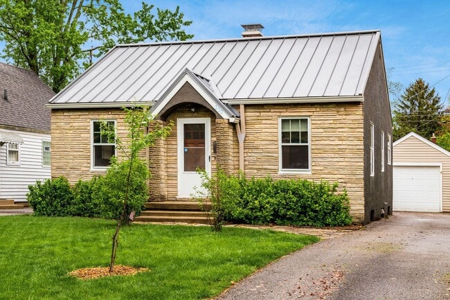 Photo - 230 E Royal Forest Blvd