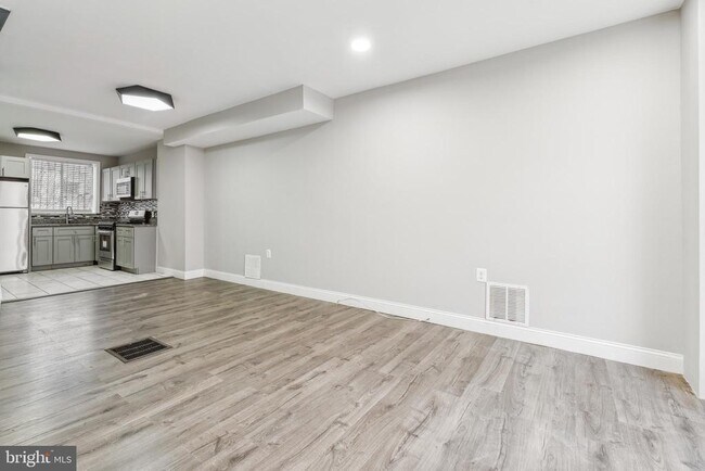 Photo - 450 Furrow St