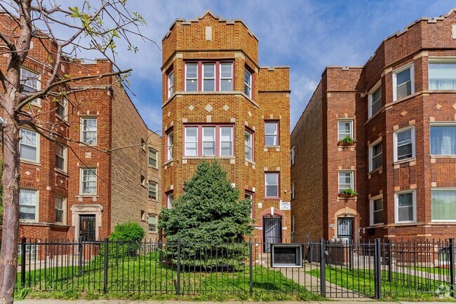 Building Photo - 1121 N Leclaire Ave Rental