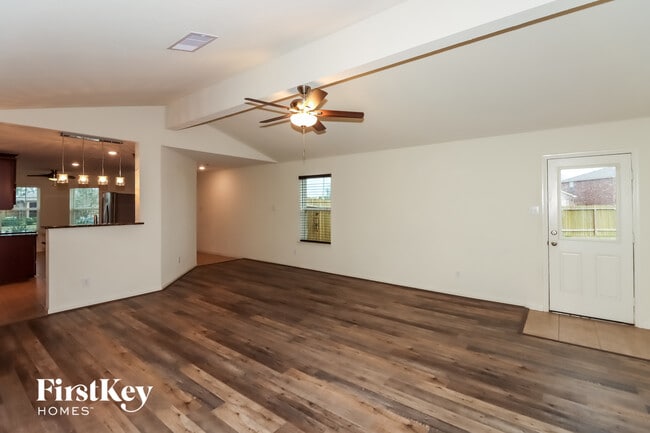 Photo - 2301 Starboard Sail