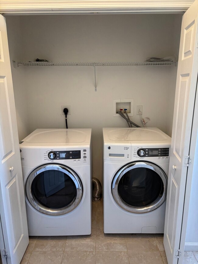 Photo - 300 Milkweed Dr