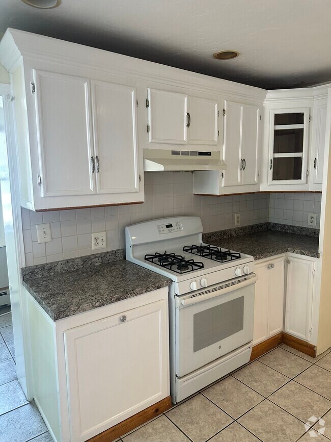 Building Photo - 16 Peacevale Rd Unit 16 Peacevale Rd Rental