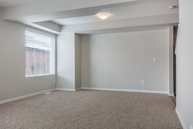 Photo - 4705-D-4749 49 Ave