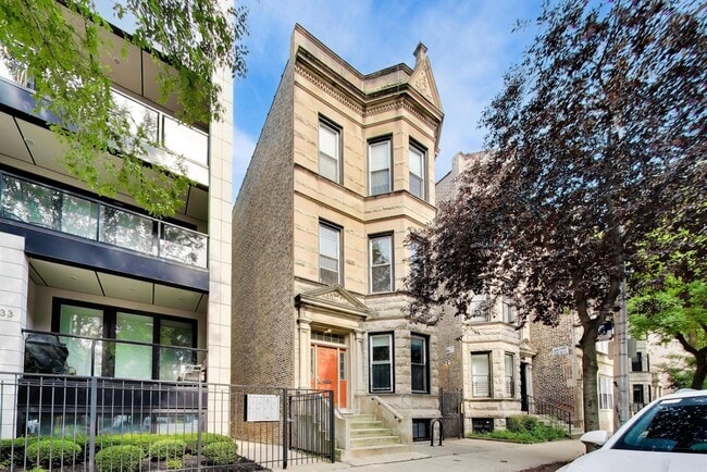 Building Photo - 1037 S Racine Ave Unit 1F