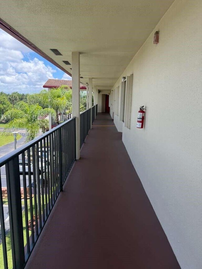 1600 SW 127th Way Unit 401C
