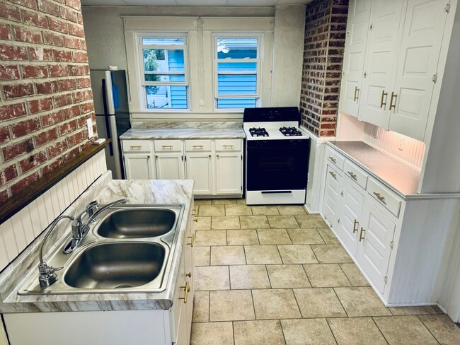2628 Pennsylvania Ave Unit Downstairs