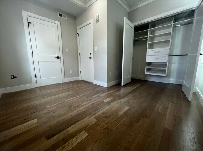 Building Photo - 65 Strathmore Rd Rental
