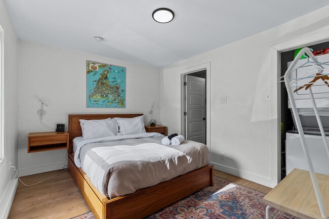 Photo - 110 Queens Rd Unité SI FL1-ID1438805P