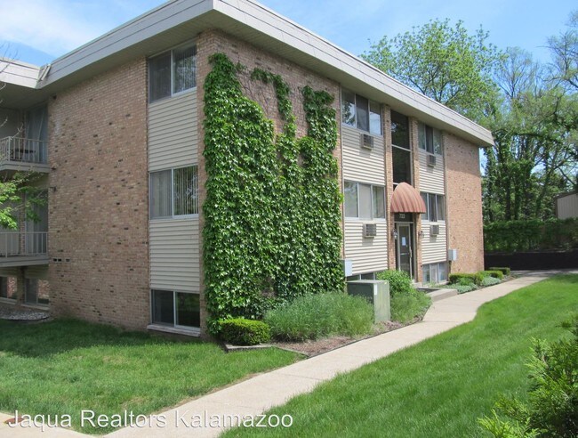 Apartments For With 2 Beds In Kalamazoo Mi Com Photo 2 Br 1 Bath House 722 W Kilgore Road 303