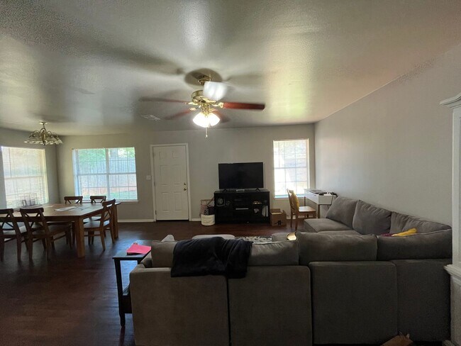 Photo - Available Now! Charming and Contemporary 3...