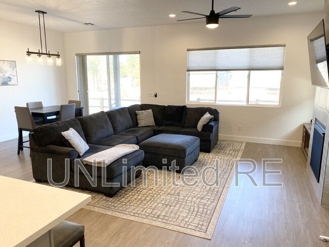 Photo - 2717 S Vega St