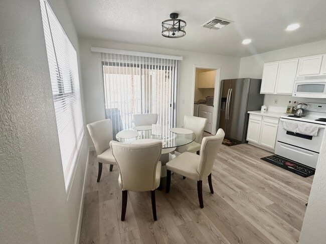 Photo - 1722 W Amberwood Dr