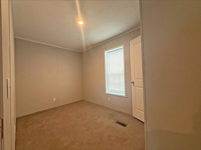 Photo - 705 W 8th St