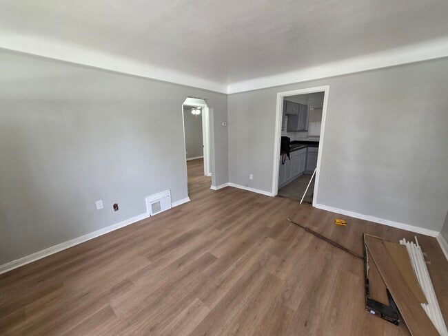Photo - 18084 Goddard St