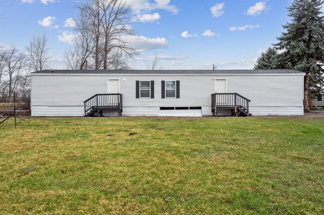 Building Photo - 111 S Cedar Dr