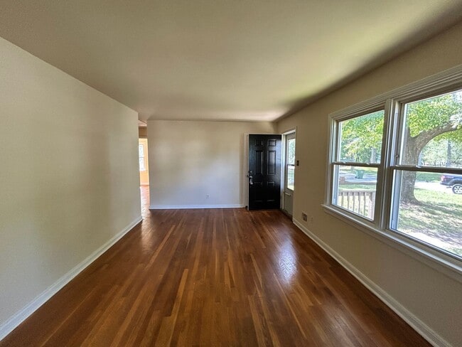 Photo - 1031 Derrymore Rd