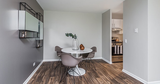 The Grove at Schaumburg Apartments