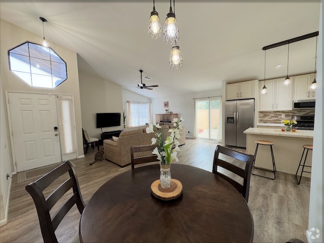 Building Photo - 37029 Dawson Dr Rental