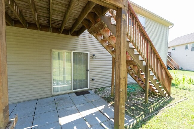 Photo - 2072 Sheaffer Rd