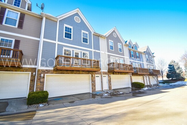 Building Photo - Pleasant Hill Townhome with 2-Car Garage, Walk-In Closets & Deck
