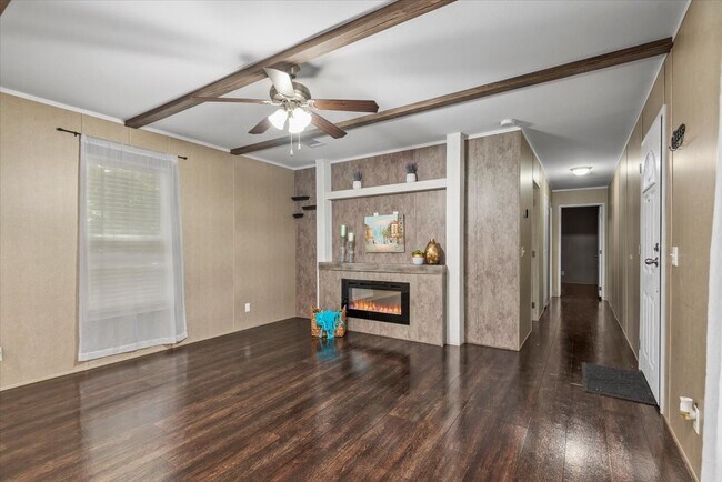 Photo - 211 Woodstock