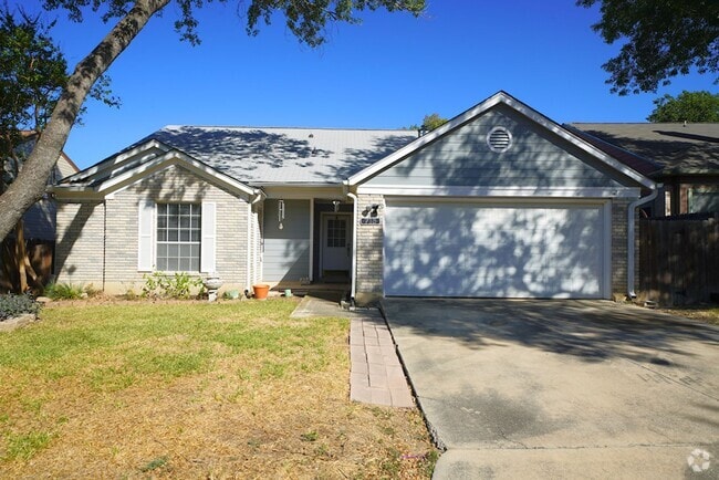 Building Photo - Great Home Near Randolph AFB - Realtor Com...