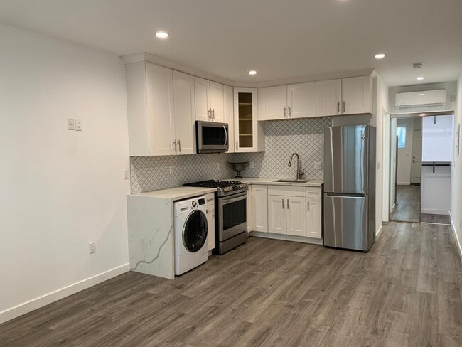 Building Photo - 4211 Franklin Ave Unit 4213.5