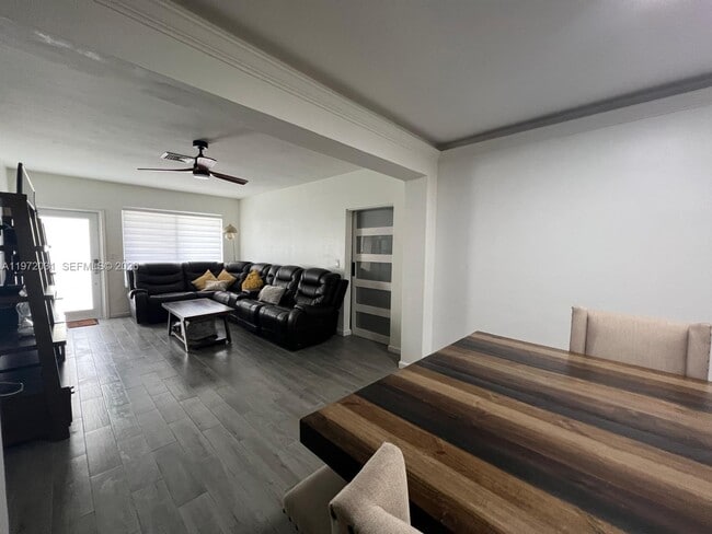 Photo - 1430 NE 149th St