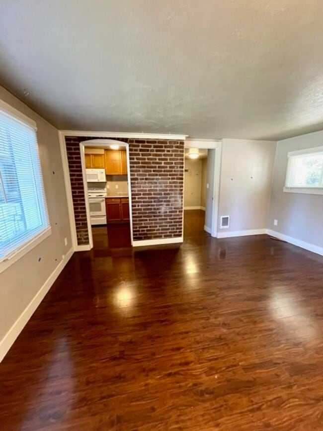 Photo - Newport Ave Triplex - 00404-NEWP-00 Unit Newport Ave., 418 NW - 00418-NEWP
