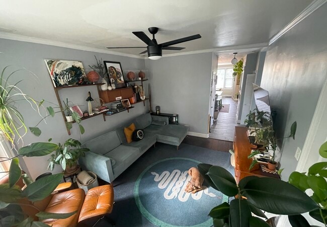 SALA DE ESTAR - 2742 N Lawndale Ave Unidad 2